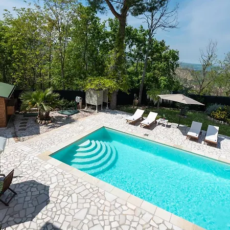 Casa Di Pali 8, Emma *