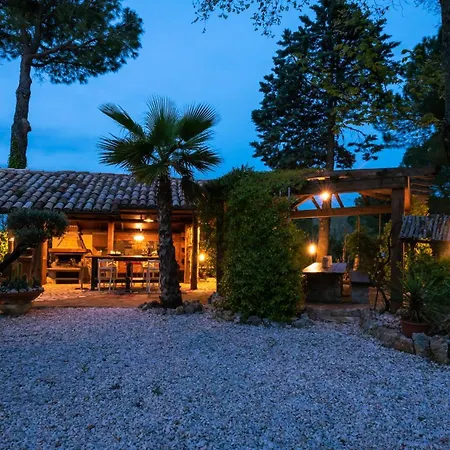 Casa Di Pali 8, Emma