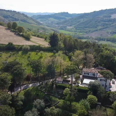 Casa Di Pali 8, Emma Vila