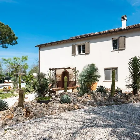 Casa Di Pali 8, Emma *