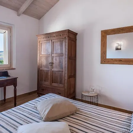 Casa Di Pali 8, Emma Vila Ripe