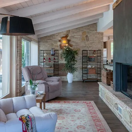 Casa Di Pali 8, Emma Vila Ripe