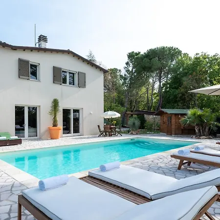 Casa Di Pali 8, Emma *