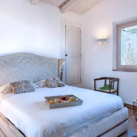 Casa Di Pali 8, Emma Vila *